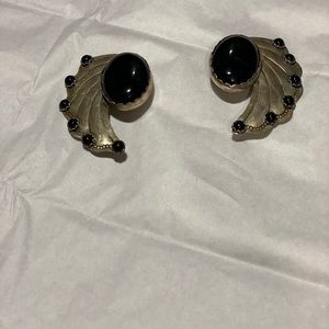 NATIVE AMERICAN EARRINGS.